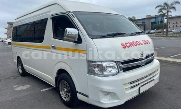 Buy Used Toyota Hiace White Car in Beitbridge in Matabeleland South Buy Used Toyota Hiace White Car in Beitbridge in Matabeleland South