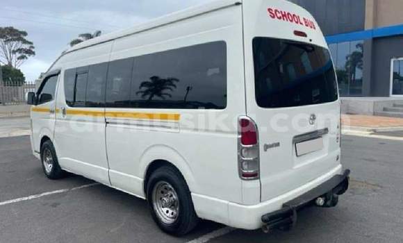 Buy Used Toyota Hiace White Car in Beitbridge in Matabeleland South Buy Used Toyota Hiace White Car in Beitbridge in Matabeleland South