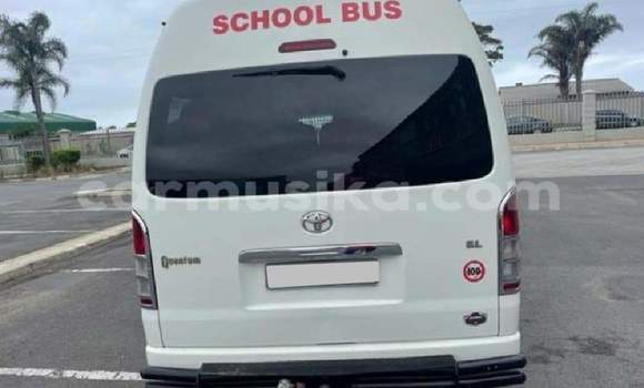 Buy Used Toyota Hiace White Car in Beitbridge in Matabeleland South Buy Used Toyota Hiace White Car in Beitbridge in Matabeleland South