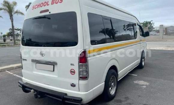 Buy Used Toyota Hiace White Car in Beitbridge in Matabeleland South Buy Used Toyota Hiace White Car in Beitbridge in Matabeleland South