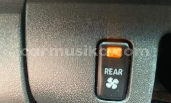 Buy Used Toyota Hiace White Car in Beitbridge in Matabeleland South Buy Used Toyota Hiace White Car in Beitbridge in Matabeleland South