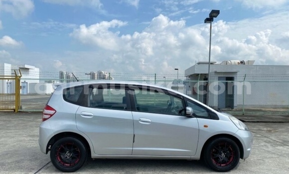 Buy Used Honda Fit Silver Car in Beitbridge in Matabeleland South Buy Used Honda Fit Silver Car in Beitbridge in Matabeleland South
