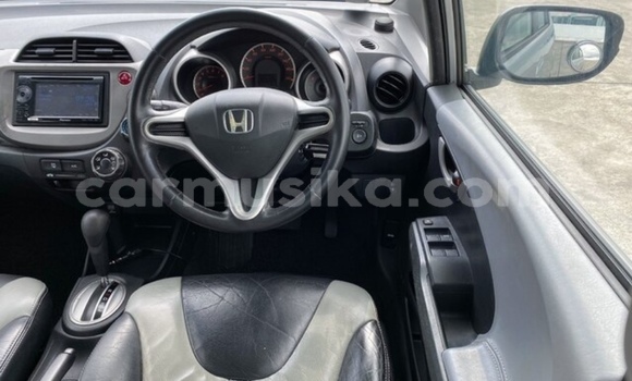Buy Used Honda Fit Silver Car in Beitbridge in Matabeleland South Buy Used Honda Fit Silver Car in Beitbridge in Matabeleland South
