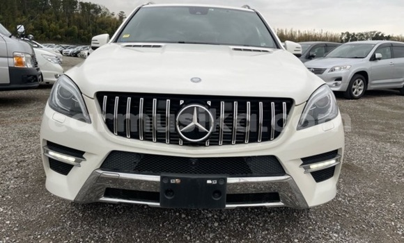 Buy Used Mercedes-Benz C250 coupe White Car in Beitbridge in Matabeleland South Buy Used Mercedes-Benz C250 coupe White Car in Beitbridge in Matabeleland South