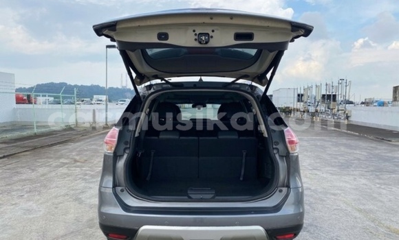 Nunua Ilio tumika Nissan X–Trail Beige Gari ndani ya Beitbridge nchini Matabeleland Kusini Nunua Ilio tumika Nissan X–Trail Beige Gari ndani ya Beitbridge nchini Matabeleland Kusini