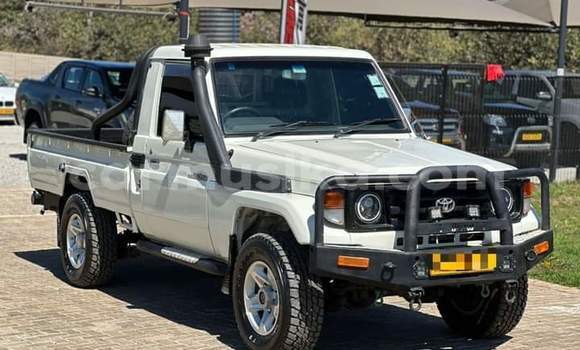 Buy Used Toyota Land Cruiser White Car in Beitbridge in Matabeleland South