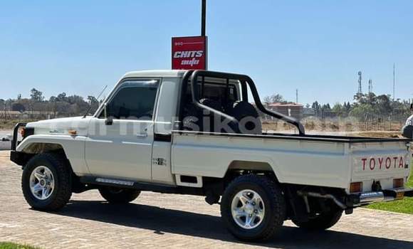 Buy Used Toyota Land Cruiser White Car in Beitbridge in Matabeleland South Buy Used Toyota Land Cruiser White Car in Beitbridge in Matabeleland South