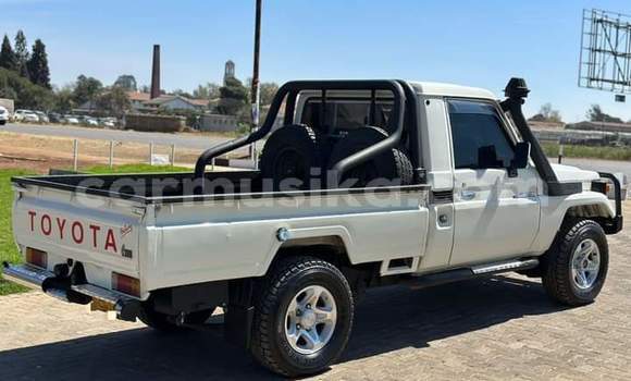 Buy Used Toyota Land Cruiser White Car in Beitbridge in Matabeleland South Buy Used Toyota Land Cruiser White Car in Beitbridge in Matabeleland South