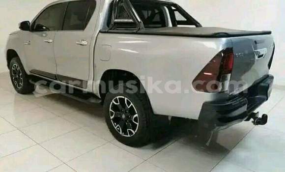 Tenga Tsaru Toyota Hilux Sirivha Mota in Beitbridge in Matabeleland South Tenga Tsaru Toyota Hilux Sirivha Mota in Beitbridge in Matabeleland South