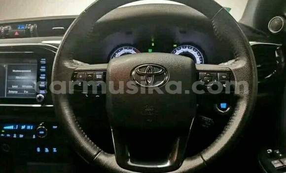 Tenga Tsaru Toyota Hilux Sirivha Mota in Beitbridge in Matabeleland South Tenga Tsaru Toyota Hilux Sirivha Mota in Beitbridge in Matabeleland South