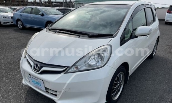 Buy Used Honda Fit White Car in Beitbridge in Matabeleland South Buy Used Honda Fit White Car in Beitbridge in Matabeleland South