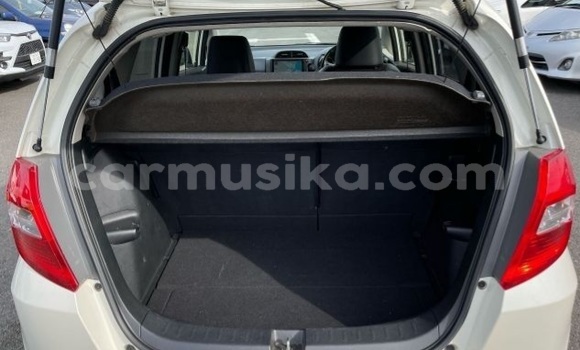 Buy Used Honda Fit White Car in Beitbridge in Matabeleland South Buy Used Honda Fit White Car in Beitbridge in Matabeleland South