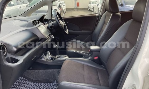 Buy Used Honda Fit White Car in Beitbridge in Matabeleland South Buy Used Honda Fit White Car in Beitbridge in Matabeleland South