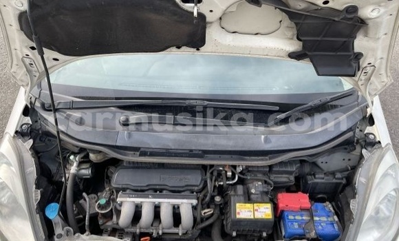 Buy Used Honda Fit White Car in Beitbridge in Matabeleland South Buy Used Honda Fit White Car in Beitbridge in Matabeleland South