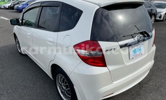 Buy Used Honda Fit White Car in Beitbridge in Matabeleland South Buy Used Honda Fit White Car in Beitbridge in Matabeleland South