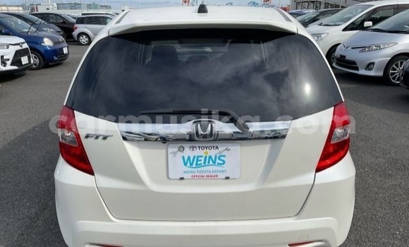 Buy Used Honda Fit White Car in Beitbridge in Matabeleland South Buy Used Honda Fit White Car in Beitbridge in Matabeleland South