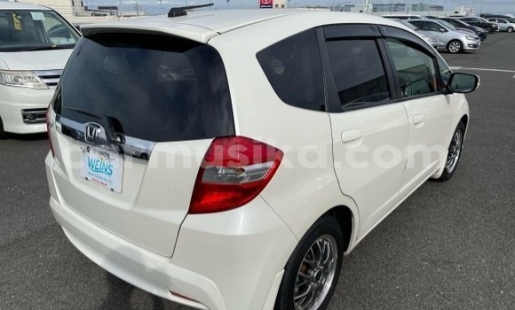 Buy Used Honda Fit White Car in Beitbridge in Matabeleland South Buy Used Honda Fit White Car in Beitbridge in Matabeleland South
