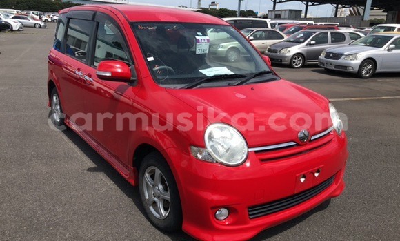 Buy Used Toyota Sienta Red Car in Beitbridge in Matabeleland South