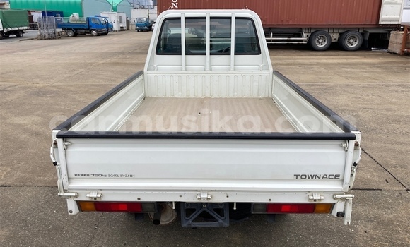 Buy Used Toyota LiteAce White Car in Beitbridge in Matabeleland South Buy Used Toyota LiteAce White Car in Beitbridge in Matabeleland South