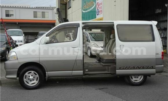 Nunua Ilio tumika Toyota Granvia Fedha Gari ndani ya Beitbridge nchini Matabeleland Kusini Nunua Ilio tumika Toyota Granvia Fedha Gari ndani ya Beitbridge nchini Matabeleland Kusini