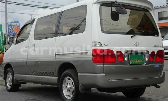 Nunua Ilio tumika Toyota Granvia Fedha Gari ndani ya Beitbridge nchini Matabeleland Kusini Nunua Ilio tumika Toyota Granvia Fedha Gari ndani ya Beitbridge nchini Matabeleland Kusini