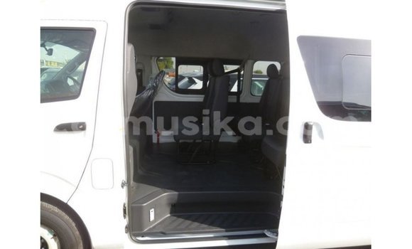 Nunua Imported Toyota Hiace Nyeupe Gari ndani ya Import - Dubai nchini Harare Nunua Imported Toyota Hiace Nyeupe Gari ndani ya Import - Dubai nchini Harare