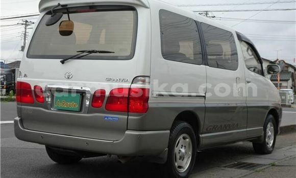 Nunua Ilio tumika Toyota Granvia Fedha Gari ndani ya Beitbridge nchini Matabeleland Kusini Nunua Ilio tumika Toyota Granvia Fedha Gari ndani ya Beitbridge nchini Matabeleland Kusini