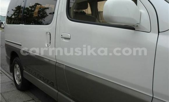 Nunua Ilio tumika Toyota Granvia Fedha Gari ndani ya Beitbridge nchini Matabeleland Kusini Nunua Ilio tumika Toyota Granvia Fedha Gari ndani ya Beitbridge nchini Matabeleland Kusini