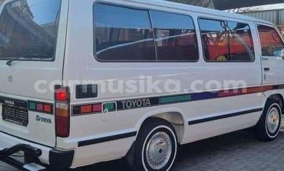 Buy Used Toyota Hiace White Car in Beitbridge in Matabeleland South Buy Used Toyota Hiace White Car in Beitbridge in Matabeleland South