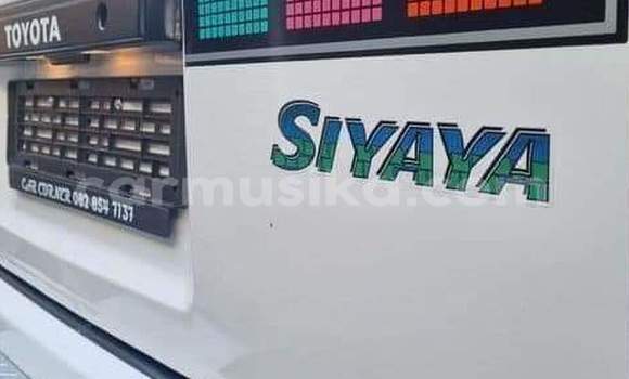 Buy Used Toyota Hiace White Car in Beitbridge in Matabeleland South Buy Used Toyota Hiace White Car in Beitbridge in Matabeleland South