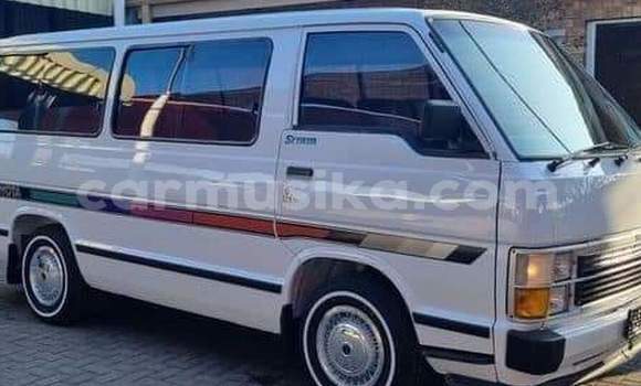 Buy Used Toyota Hiace White Car in Beitbridge in Matabeleland South Buy Used Toyota Hiace White Car in Beitbridge in Matabeleland South