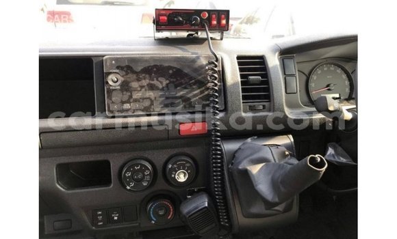 Nunua Imported Toyota Hiace Nyeupe Gari ndani ya Import - Dubai nchini Harare Nunua Imported Toyota Hiace Nyeupe Gari ndani ya Import - Dubai nchini Harare