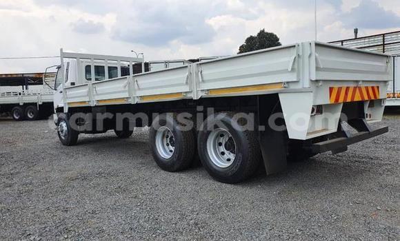 Acheter Occasion Utilitaire Mitsubishi Canter Blanc à Bulawayo, Bulawayo Acheter Occasion Utilitaire Mitsubishi Canter Blanc à Bulawayo, Bulawayo