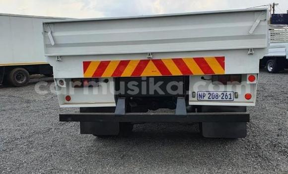 Acheter Occasion Utilitaire Mitsubishi Canter Blanc à Bulawayo, Bulawayo Acheter Occasion Utilitaire Mitsubishi Canter Blanc à Bulawayo, Bulawayo