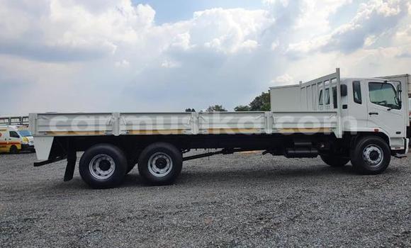 Acheter Occasion Utilitaire Mitsubishi Canter Blanc à Bulawayo, Bulawayo Acheter Occasion Utilitaire Mitsubishi Canter Blanc à Bulawayo, Bulawayo