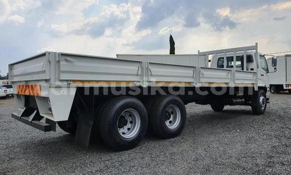Acheter Occasion Utilitaire Mitsubishi Canter Blanc à Bulawayo, Bulawayo Acheter Occasion Utilitaire Mitsubishi Canter Blanc à Bulawayo, Bulawayo