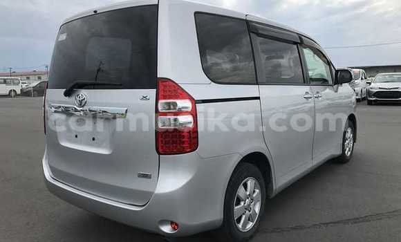 Acheter Occasion Voiture Toyota Noah Gris à Beitbridge, Matabeleland South Acheter Occasion Voiture Toyota Noah Gris à Beitbridge, Matabeleland South