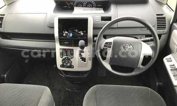 Acheter Occasion Voiture Toyota Noah Gris à Beitbridge, Matabeleland South Acheter Occasion Voiture Toyota Noah Gris à Beitbridge, Matabeleland South