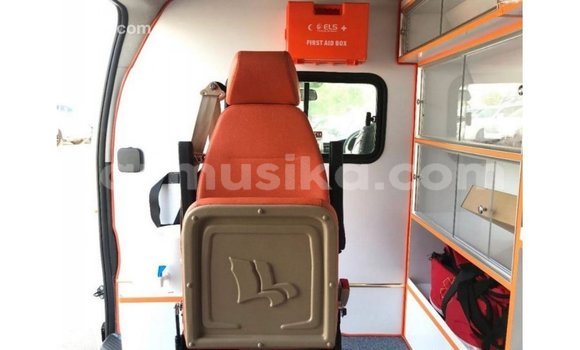 Nunua Imported Toyota Hiace Nyeupe Gari ndani ya Import - Dubai nchini Harare Nunua Imported Toyota Hiace Nyeupe Gari ndani ya Import - Dubai nchini Harare