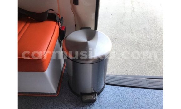 Nunua Imported Toyota Hiace Nyeupe Gari ndani ya Import - Dubai nchini Harare Nunua Imported Toyota Hiace Nyeupe Gari ndani ya Import - Dubai nchini Harare