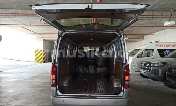 Acheter Occasion Voiture Toyota Hiace Gris à Beitbridge, Matabeleland South Acheter Occasion Voiture Toyota Hiace Gris à Beitbridge, Matabeleland South