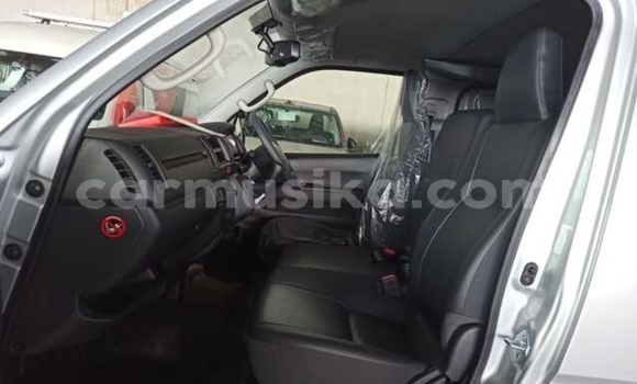 Acheter Occasion Voiture Toyota Hiace Gris à Beitbridge, Matabeleland South Acheter Occasion Voiture Toyota Hiace Gris à Beitbridge, Matabeleland South