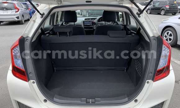 Nunua Ilio tumika Honda Fit Nyeupe Gari ndani ya Beitbridge nchini Matabeleland Kusini Nunua Ilio tumika Honda Fit Nyeupe Gari ndani ya Beitbridge nchini Matabeleland Kusini