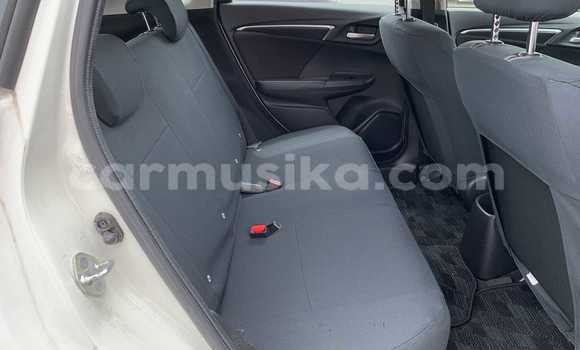 Nunua Ilio tumika Honda Fit Nyeupe Gari ndani ya Beitbridge nchini Matabeleland Kusini Nunua Ilio tumika Honda Fit Nyeupe Gari ndani ya Beitbridge nchini Matabeleland Kusini