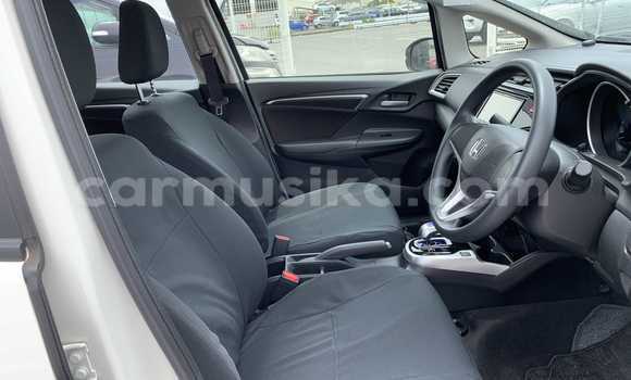 Nunua Ilio tumika Honda Fit Nyeupe Gari ndani ya Beitbridge nchini Matabeleland Kusini Nunua Ilio tumika Honda Fit Nyeupe Gari ndani ya Beitbridge nchini Matabeleland Kusini