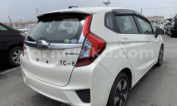 Nunua Ilio tumika Honda Fit Nyeupe Gari ndani ya Beitbridge nchini Matabeleland Kusini Nunua Ilio tumika Honda Fit Nyeupe Gari ndani ya Beitbridge nchini Matabeleland Kusini