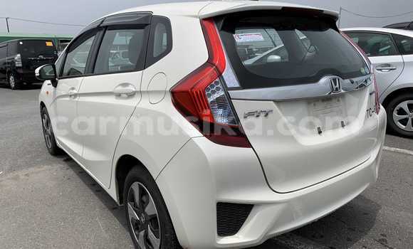 Nunua Ilio tumika Honda Fit Nyeupe Gari ndani ya Beitbridge nchini Matabeleland Kusini Nunua Ilio tumika Honda Fit Nyeupe Gari ndani ya Beitbridge nchini Matabeleland Kusini