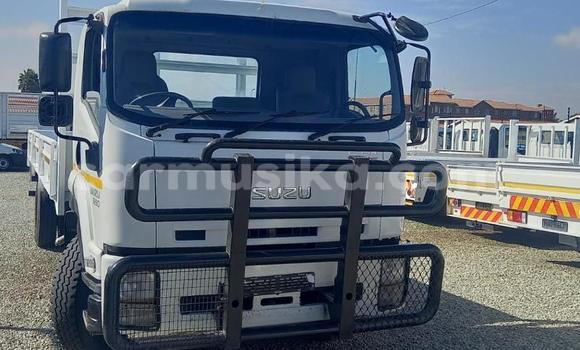 Acheter Occasion Utilitaire Isuzu FTR 850 Blanc à Beitbridge, Matabeleland South Acheter Occasion Utilitaire Isuzu FTR 850 Blanc à Beitbridge, Matabeleland South