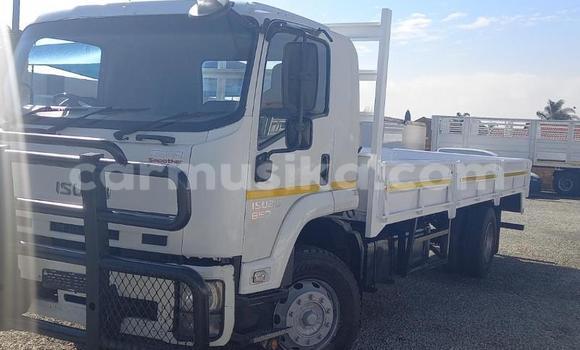 Acheter Occasion Utilitaire Isuzu FTR 850 Blanc à Beitbridge, Matabeleland South Acheter Occasion Utilitaire Isuzu FTR 850 Blanc à Beitbridge, Matabeleland South