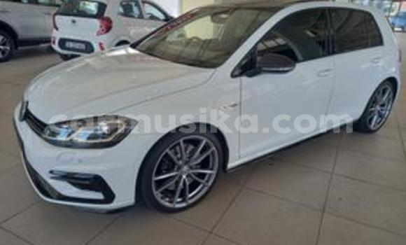 Buy Used Volkswagen Golf R White Car in Beitbridge in Matabeleland South Buy Used Volkswagen Golf R White Car in Beitbridge in Matabeleland South
